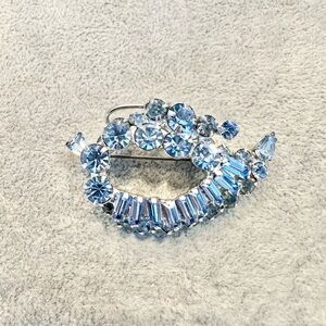 Vintage Silver Plated With Blue Crystal Rhinestone Brooch Pin